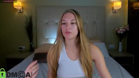 Snapshot of stacy_riiver chatting on 19, 9, 2025 Stacy Mon Tue Wed Thu Fri Sun GMT GMT 3 1000am - 0400pm  online show from 19, 9, 2025