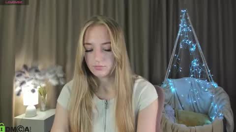 Snapshot of stacy_riiver chatting on 9, 10, 2025 Stacy Mon Tue Wed Thu Fri Sun GMT GMT 3 1000am - 0400pm  online show from 9, 10, 2025