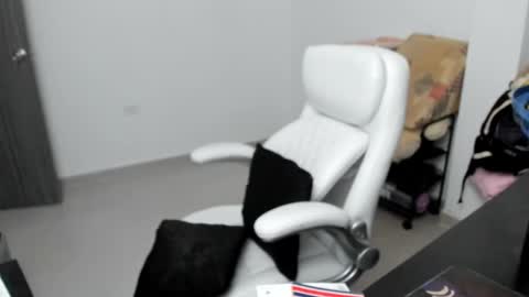 Zulma Yisset online show from 31, 1, 2025