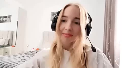 Snapshot of stacyscholle chatting on 6, 2, 2026 Mila online show from 6, 2, 2026