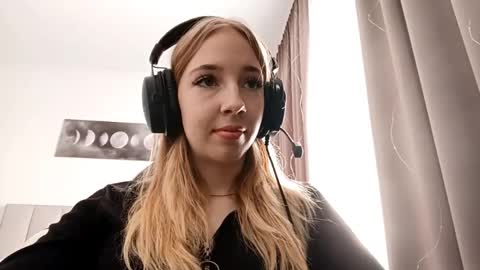 Snapshot of stacyscholle chatting on 15, 2, 2026 Mila online show from 15, 2, 2026