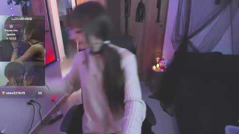 Snapshot of starrraura chatting on 1, 12, 2025 Star Aura online show from 1, 12, 2025