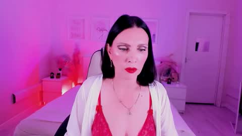 Snapshot of steaflers_mom chatting on 21, 10, 2025 steaflers_mom online show from 21, 10, 2025