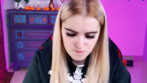 stef_nicks online show from 30, 10, 2025