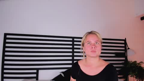 Stefanny   online show from 4, 2, 2025