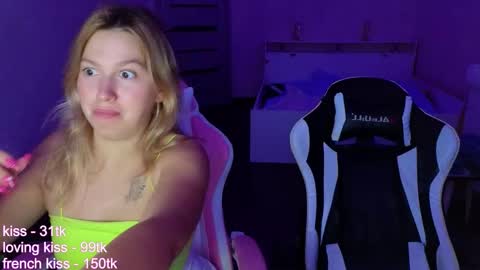 Snapshot of stefany_and_bettany chatting on 27, 9, 2025 stefany_and_bettany online show from 27, 9, 2025