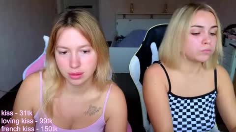 Snapshot of stefany_and_bettany chatting on 4, 10, 2025 stefany_and_bettany online show from 4, 10, 2025