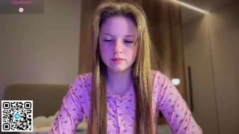 Snapshot of steffi_meoww chatting on 17, 5, 2026 STEFI Streams every day from 10 PM GTM1 online show from 17, 5, 2026