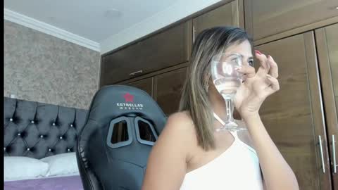 Estella online show from 3, 1, 2025