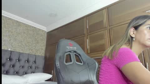 Estella online show from 4, 1, 2025