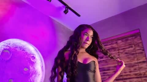 S T E L L A online show from 22, 9, 2025