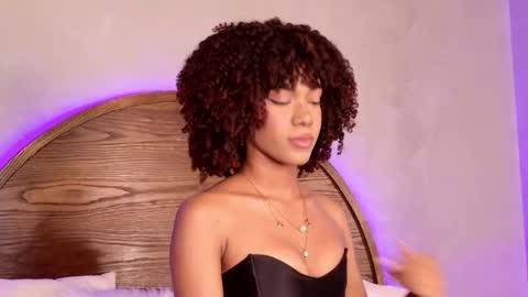 S T E L L A online show from 17, 10, 2025