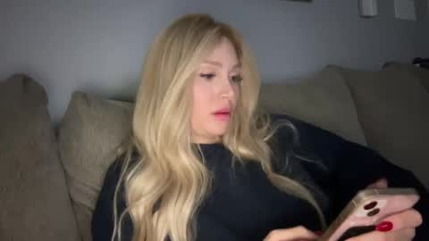 Snapshot of stellacummings chatting on 9, 2, 2025 Stella Bella online show from 9, 2, 2025