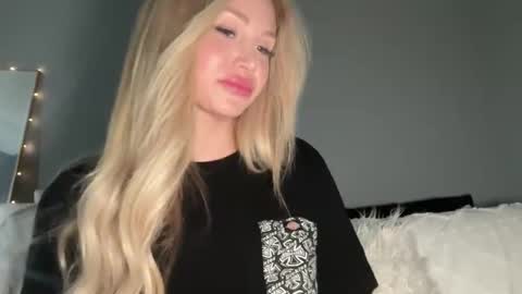 Snapshot of stellacummings chatting on 3, 3, 2025 Stella Bella online show from 3, 3, 2025