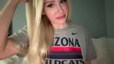 Snapshot of stellacummings chatting on 4, 3, 2025 Stella Bella online show from 4, 3, 2025