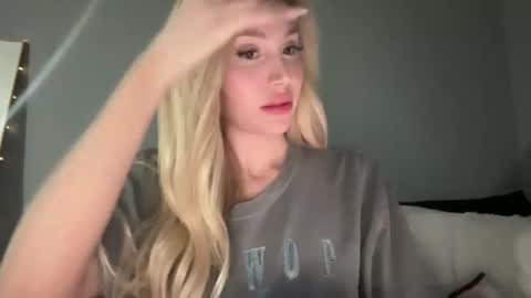 Snapshot of stellacummings chatting on 7, 3, 2025 Stella Bella online show from 7, 3, 2025