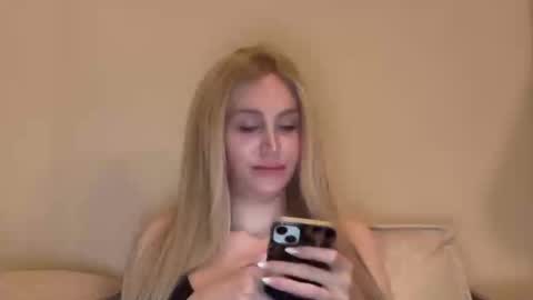 Snapshot of stellacummings chatting on 1, 10, 2025 Stella Bella online show from 1, 10, 2025