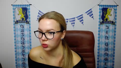 Snapshot of stellalights chatting on 8, 10, 2025 stellalights online show from 8, 10, 2025