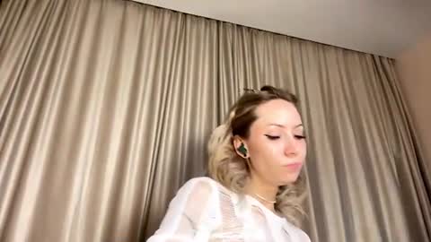 Snapshot of stellar_blade chatting on 25, 6, 2026 Alexia online show from 25, 6, 2026