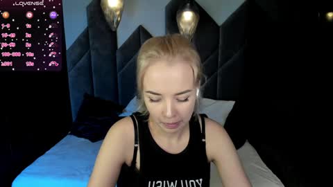 Snapshot of stephanie_sea chatting on 5, 2, 2025 Stephanie Sea online show from 5, 2, 2025