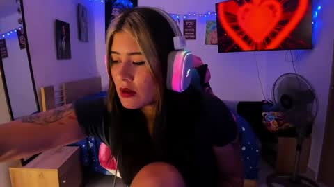 Stephany  independient model  online show from 12, 1, 2025