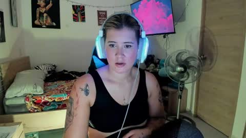 Stephany  independient model  online show from 24, 1, 2025