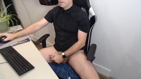 steve_oo8 online show from 19, 12, 2024