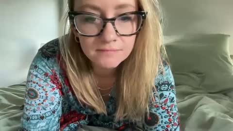 StevieGirl4U online show from 4, 2, 2025