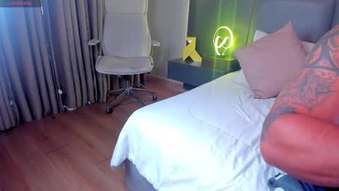 Stone Lee  online show from 11, 10, 2025