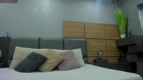 Stone Lee  online show from 14, 10, 2025