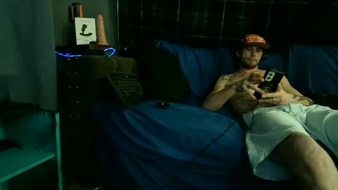 straitpipermann22 online show from 20, 12, 2025