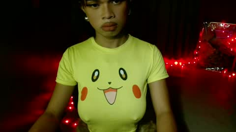 strawberry_kisses143 online show from 21, 6, 2026