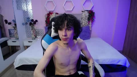 Nikolas And Sophia online show from 3, 12, 2024