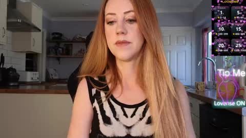 Snapshot of stripmequick chatting on 27, 4, 2026 Amorina online show from 27, 4, 2026