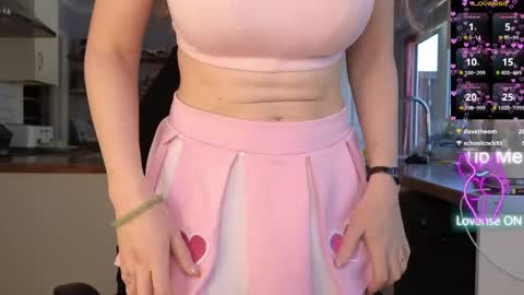 Snapshot of stripmequick chatting on 29, 4, 2026 Amorina online show from 29, 4, 2026