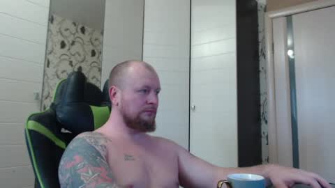 Snapshot of strongass18 chatting on 19, 4, 2026 Alex online show from 19, 4, 2026