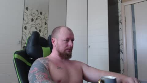 Snapshot of strongass18 chatting on 22, 4, 2026 Alex online show from 22, 4, 2026
