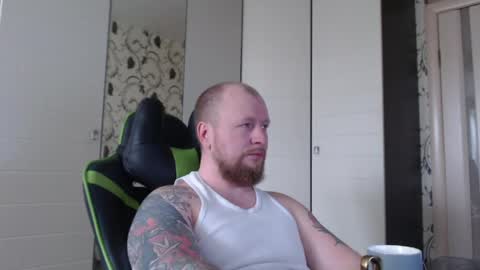 Snapshot of strongass18 chatting on 23, 4, 2026 Alex online show from 23, 4, 2026