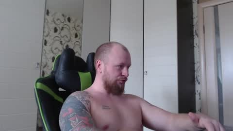 Snapshot of strongass18 chatting on 25, 4, 2026 Alex online show from 25, 4, 2026