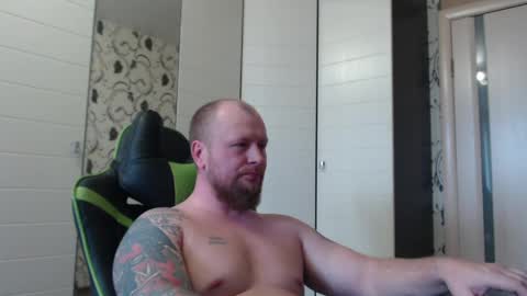 Snapshot of strongass18 chatting on 25, 4, 2026 Alex online show from 25, 4, 2026