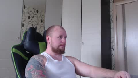Snapshot of strongass18 chatting on 28, 4, 2026 Alex online show from 28, 4, 2026