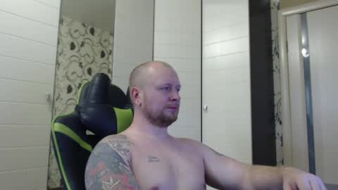 Snapshot of strongass18 chatting on 10, 5, 2026 Alex online show from 10, 5, 2026
