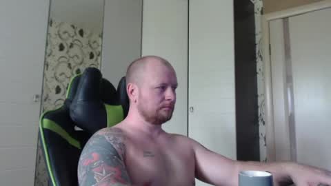 Snapshot of strongass18 chatting on 14, 5, 2026 Alex online show from 14, 5, 2026