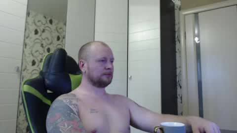 Snapshot of strongass18 chatting on 16, 5, 2026 Alex online show from 16, 5, 2026