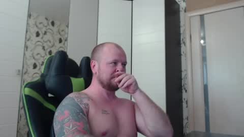Snapshot of strongass18 chatting on 17, 5, 2026 Alex online show from 17, 5, 2026