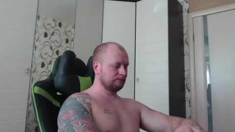 Snapshot of strongass18 chatting on 19, 5, 2026 Alex online show from 19, 5, 2026