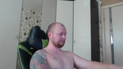 Snapshot of strongass18 chatting on 21, 5, 2026 Alex online show from 21, 5, 2026