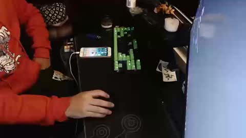 stud69861714 online show from 13, 10, 2025