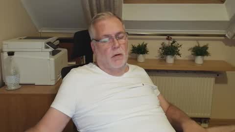 Snapshot of subbear1968 chatting on 13, 5, 2026 subbear1968 online show from 13, 5, 2026