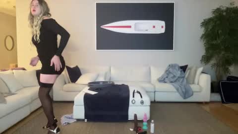 Sissy Isabella online show from 6, 11, 2025